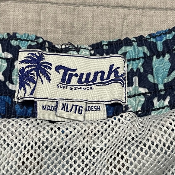 Trunks Surf & Swim Co Men's Blue Sano Turtle Printed Swim Trunks Size XL - Picture 2 of 11